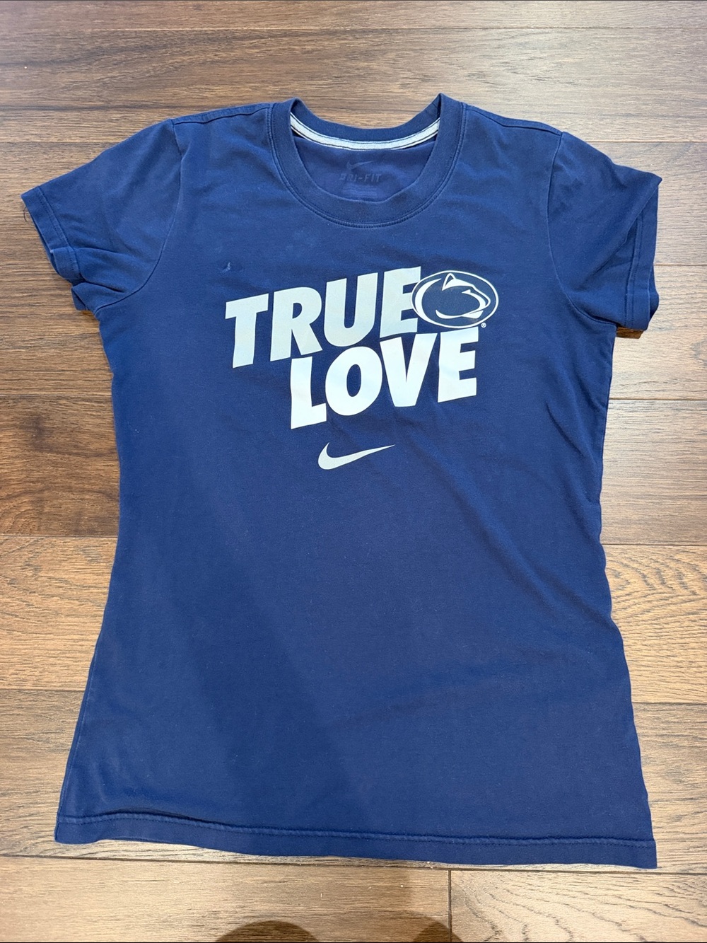 Nike Penn State Women’s Navy Blue T-Shirt Size Medium - C52-120